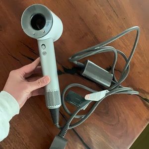 Dyson hairdryer (Read Description)